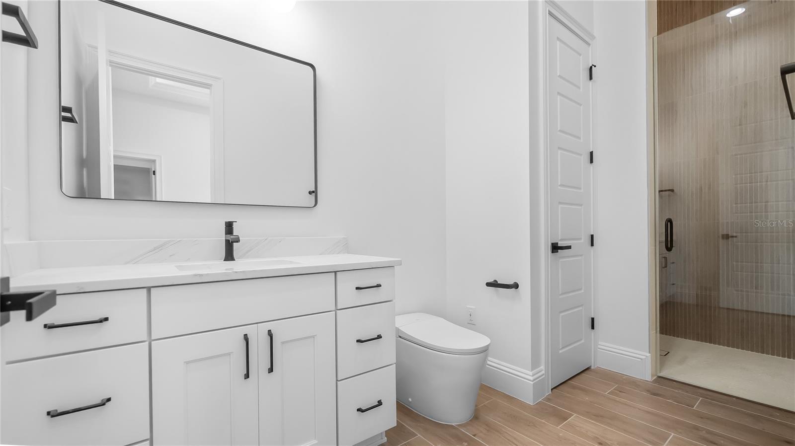 HEATHROW COUNTRY ESTATE - Residential