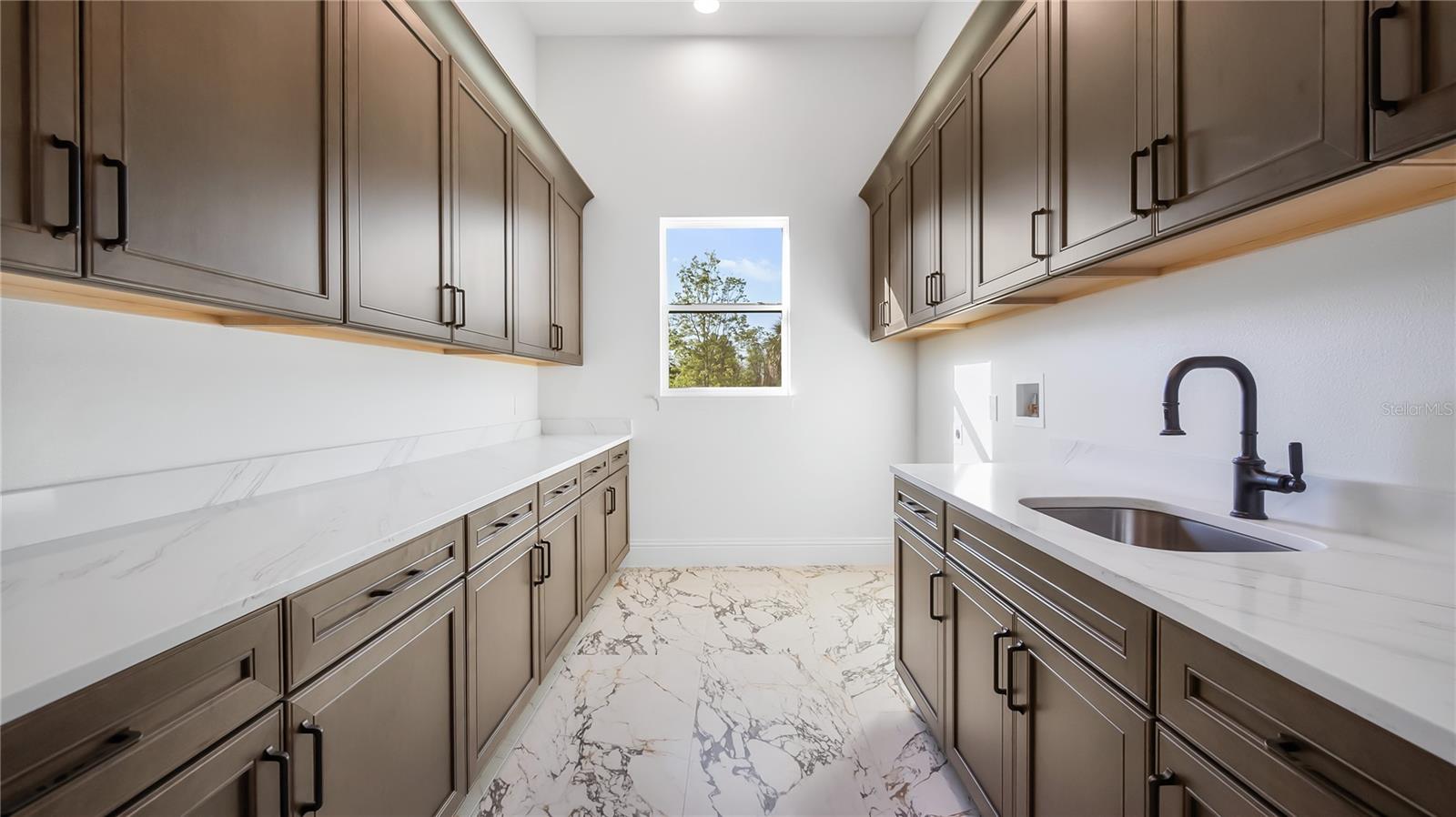 HEATHROW COUNTRY ESTATE - Residential