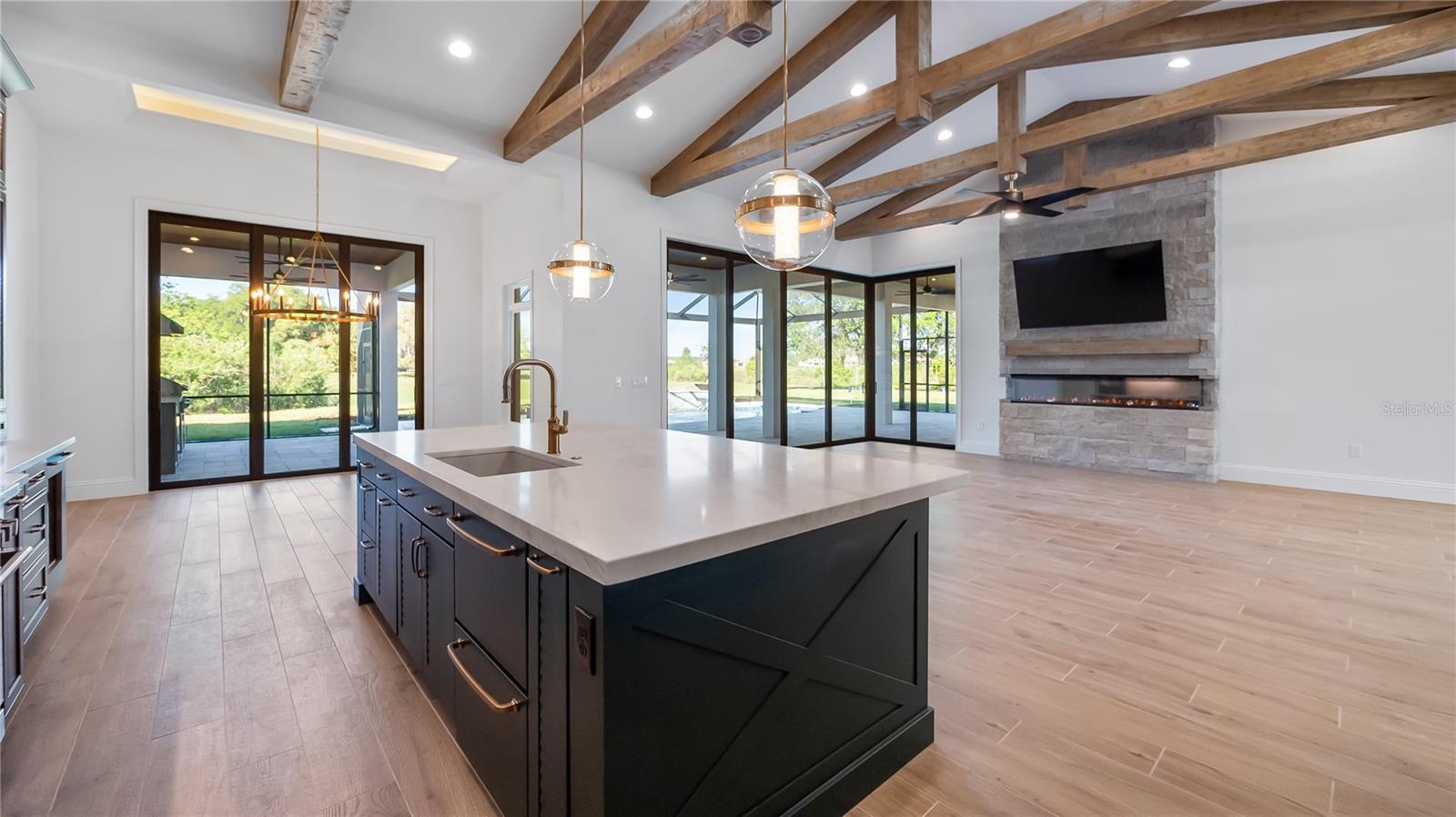 HEATHROW COUNTRY ESTATE - Residential