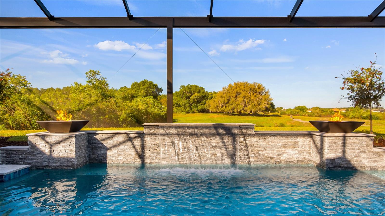 HEATHROW COUNTRY ESTATE - Residential