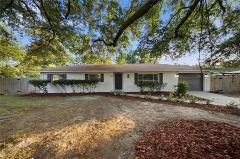 Photo of 5611 NE 5th Place, Ocala, FL 34470 (MLS # OM726060)