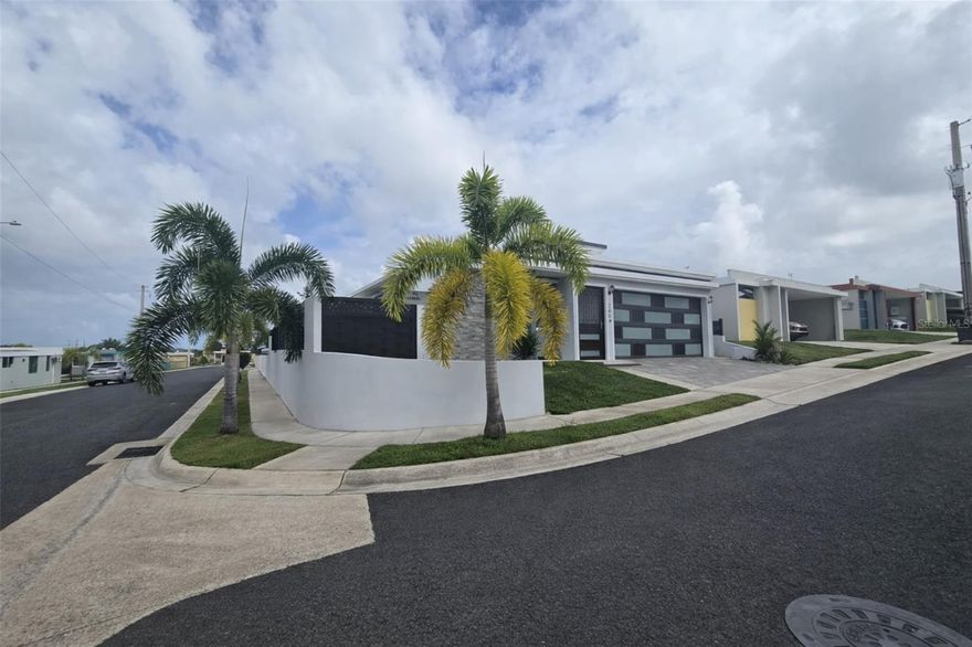 Fully Renovated Corner Home | Gated Community | Near Palmas del Mar 

Beautiful corner residence located in Arboleda Community, a gated neighborhood offering controlled access, a swimming pool, and a basketball court, in one of the most convenient areas of Humacao, just minutes from Palmas del Mar. Its prime location provides easy access to beaches, marina, world-class golf courses, restaurants, shopping centers, hospitals, and major highways.

The property has been completely renovated, from bathrooms to kitchen, standing out for its modern design and luxury finishes. From its majestic double-door entrance, you are welcomed into a spacious living and dining area enhanced by elegant decorative moldings, also featured in the primary bedroom, adding character and sophistication to the home.

The open-concept kitchen, seamlessly integrated with the living and dining areas, features a serving counter highlighted by three (3) luxury pendant lights, creating the perfect space for entertaining and everyday living. It also includes an electric water heater for added convenience.

The home offers three (3) bedrooms, all equipped with split air-conditioning units, two (2) bathrooms with modern light fascias, and spacious closets with mirrored doors. Security doors and windows throughout the residence provide peace of mind and protection.

The laundry area, conveniently located next to the kitchen, includes a utility sink, shelving, and a closet for added organization. Outdoors, the property features a large terrace, ideal for gatherings and leisure, as well as a hacienda-style area with a separate entrance, perfect for hosting family and friends with privacy.

The covered carport showcases an elegant wood-style floor finish and additional storage space. As an added value, the residence includes a full power generator, ensuring comfort and continuity during power outages.

A truly unique home within the community, featuring exquisite taste and move-in ready condition.
Just bring your personal belongings—once you see it, you will fall in love.