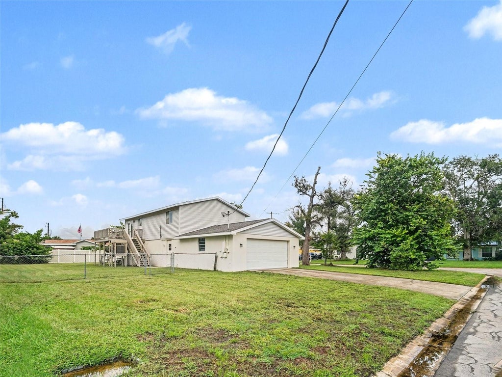Photo of 6306 Florida Cir E, Apollo Beach, FL 33572 (MLS # TB8556734)