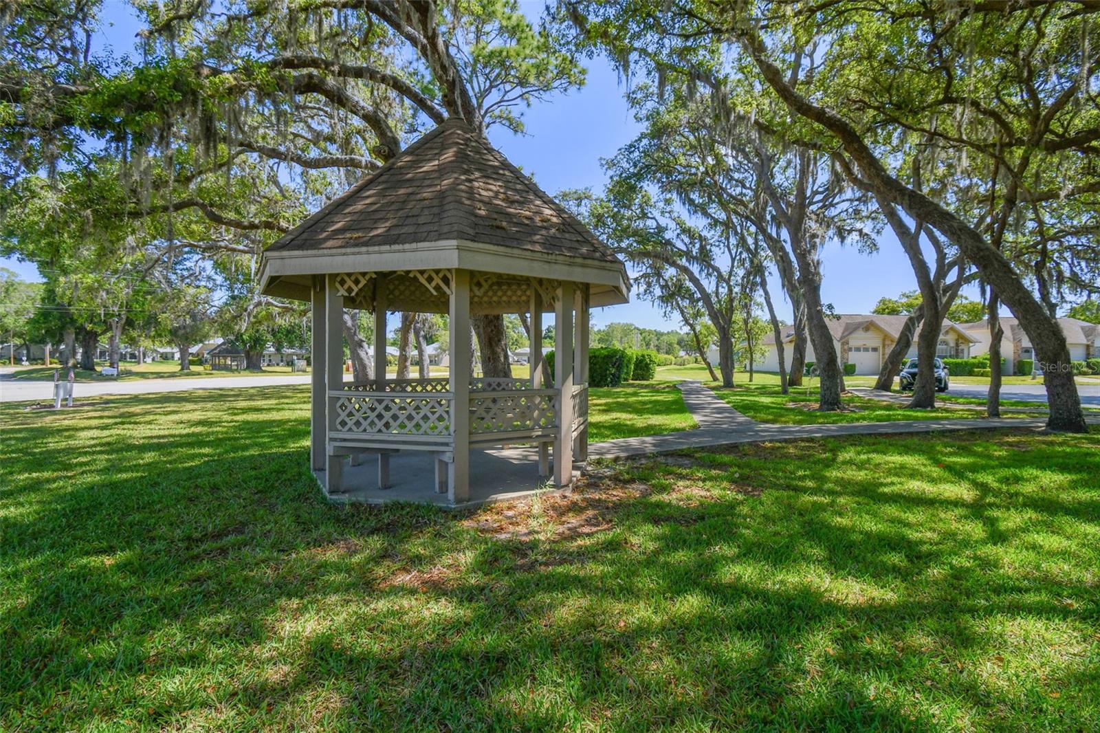 HERITAGE LAKE - Residential