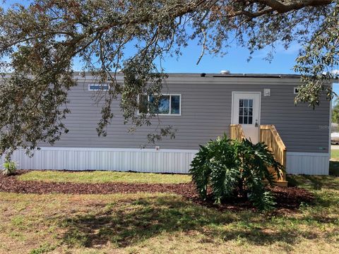 A home in LAKE WALES