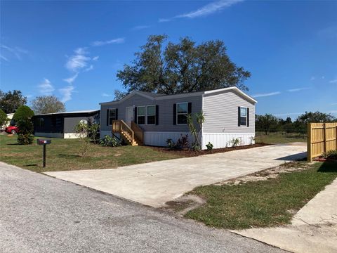 A home in LAKE WALES