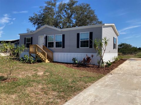 A home in LAKE WALES