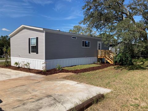 A home in LAKE WALES