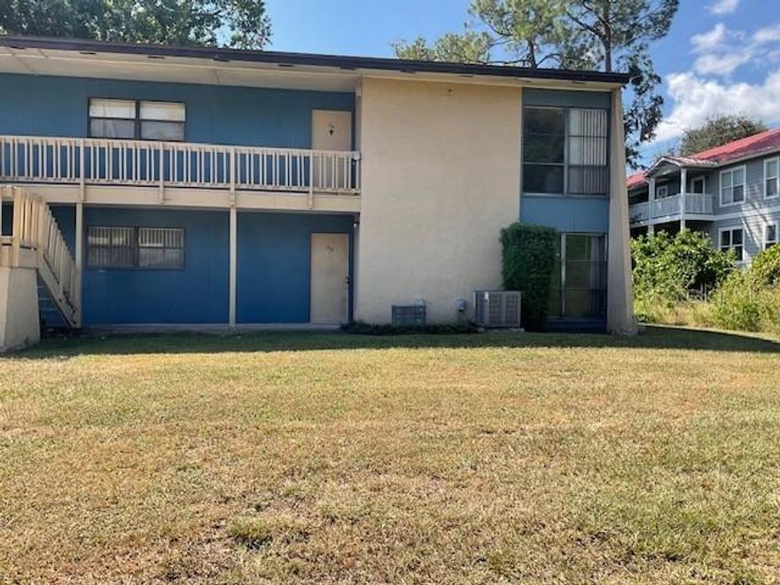 Great location! Property is minutes away for the University of Florida Perfect for the investor who sees the great investment opportunity.
