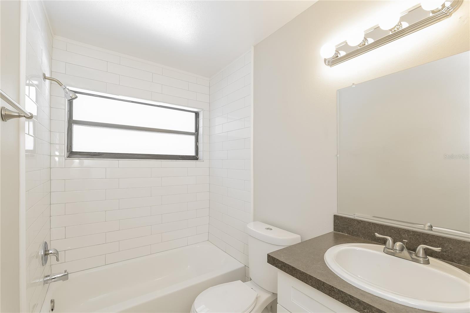 OAK RUN UNIT 06 - Residential Lease