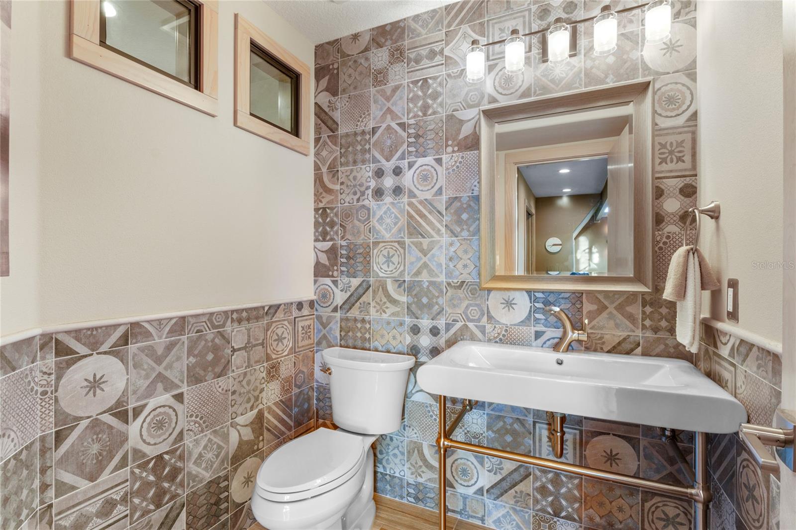 CYPRESS SHORES - Residential