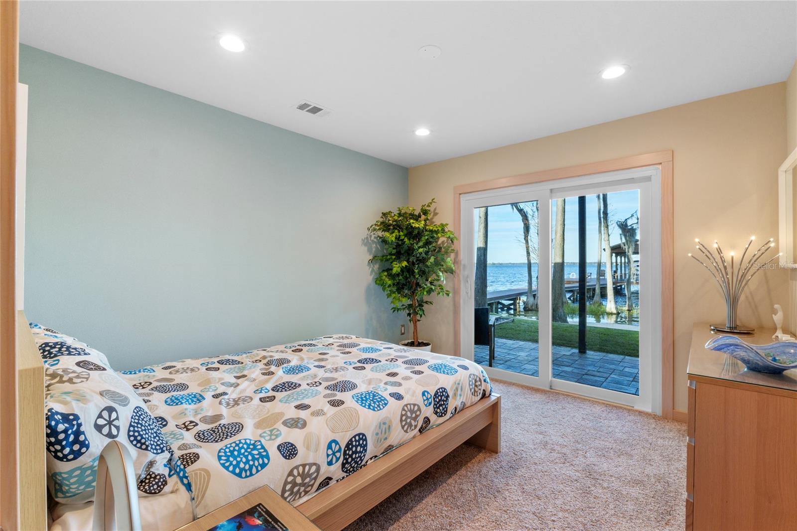 CYPRESS SHORES - Residential