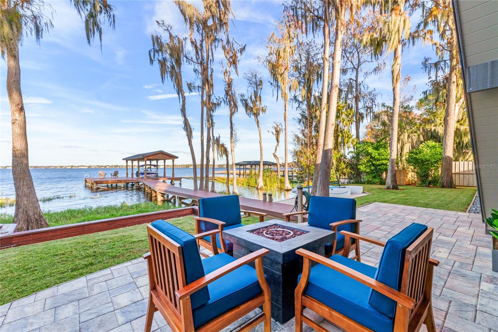 CYPRESS SHORES - Residential