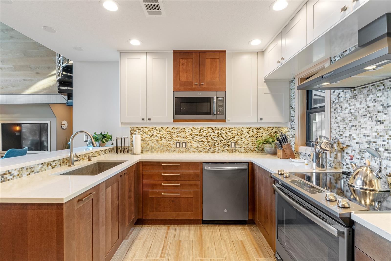 CYPRESS SHORES - Residential