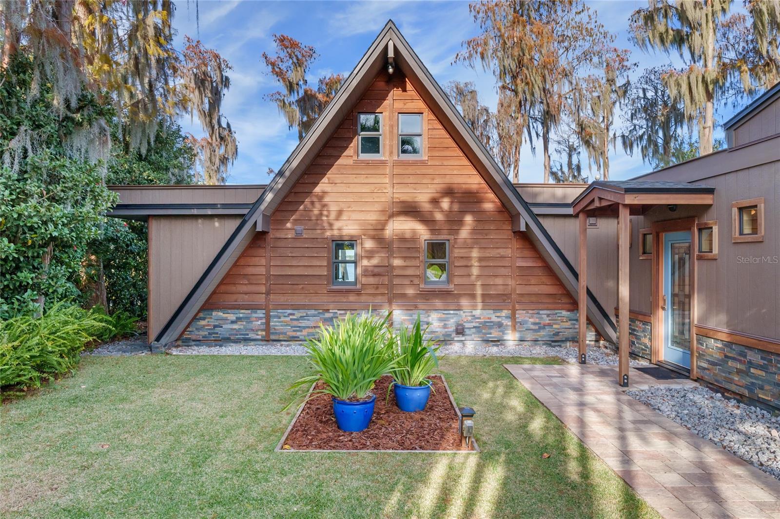 CYPRESS SHORES - Residential