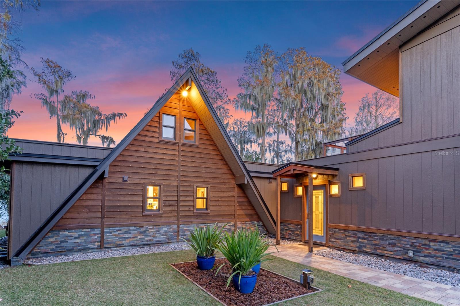 CYPRESS SHORES - Residential