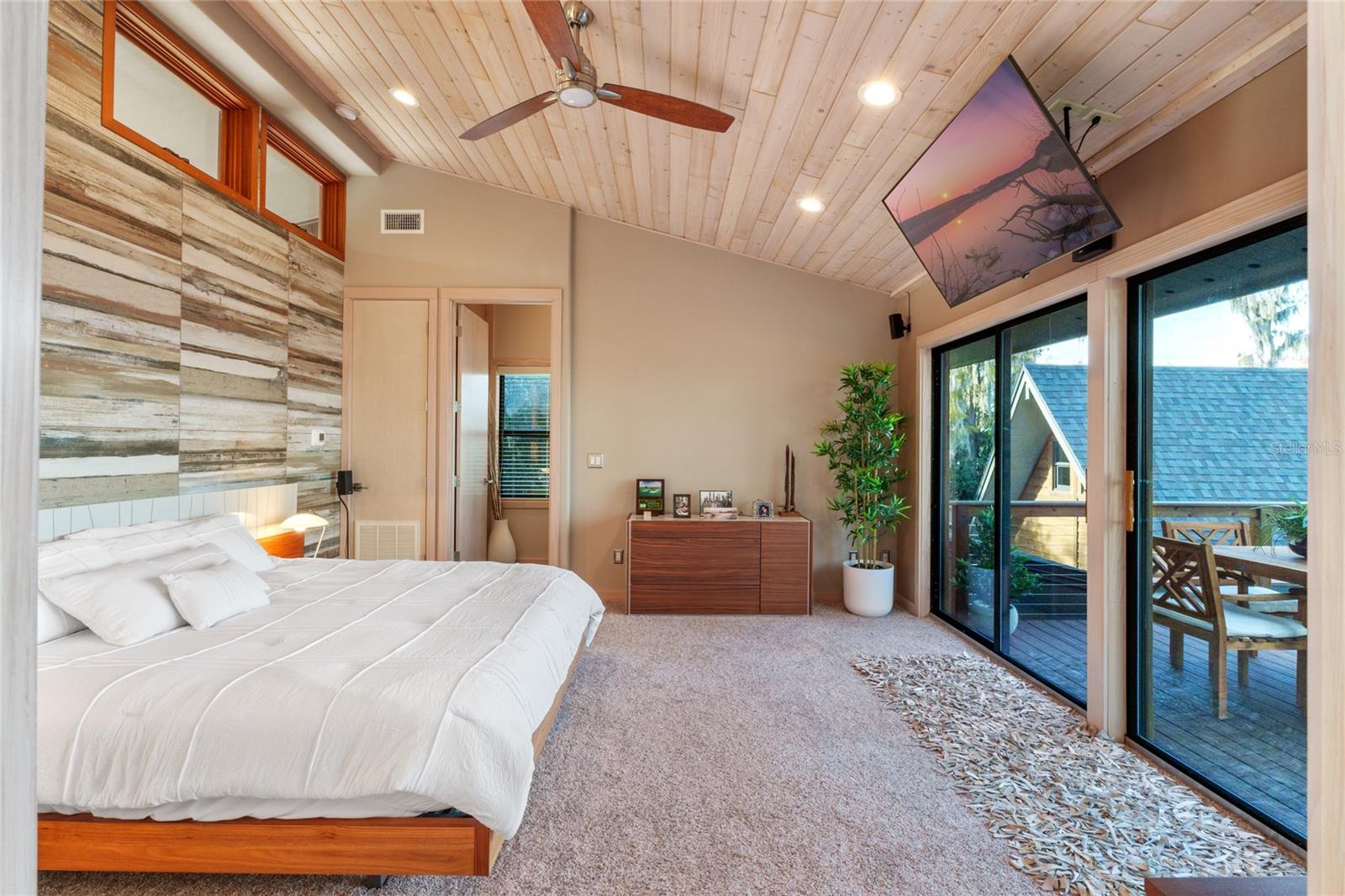 CYPRESS SHORES - Residential