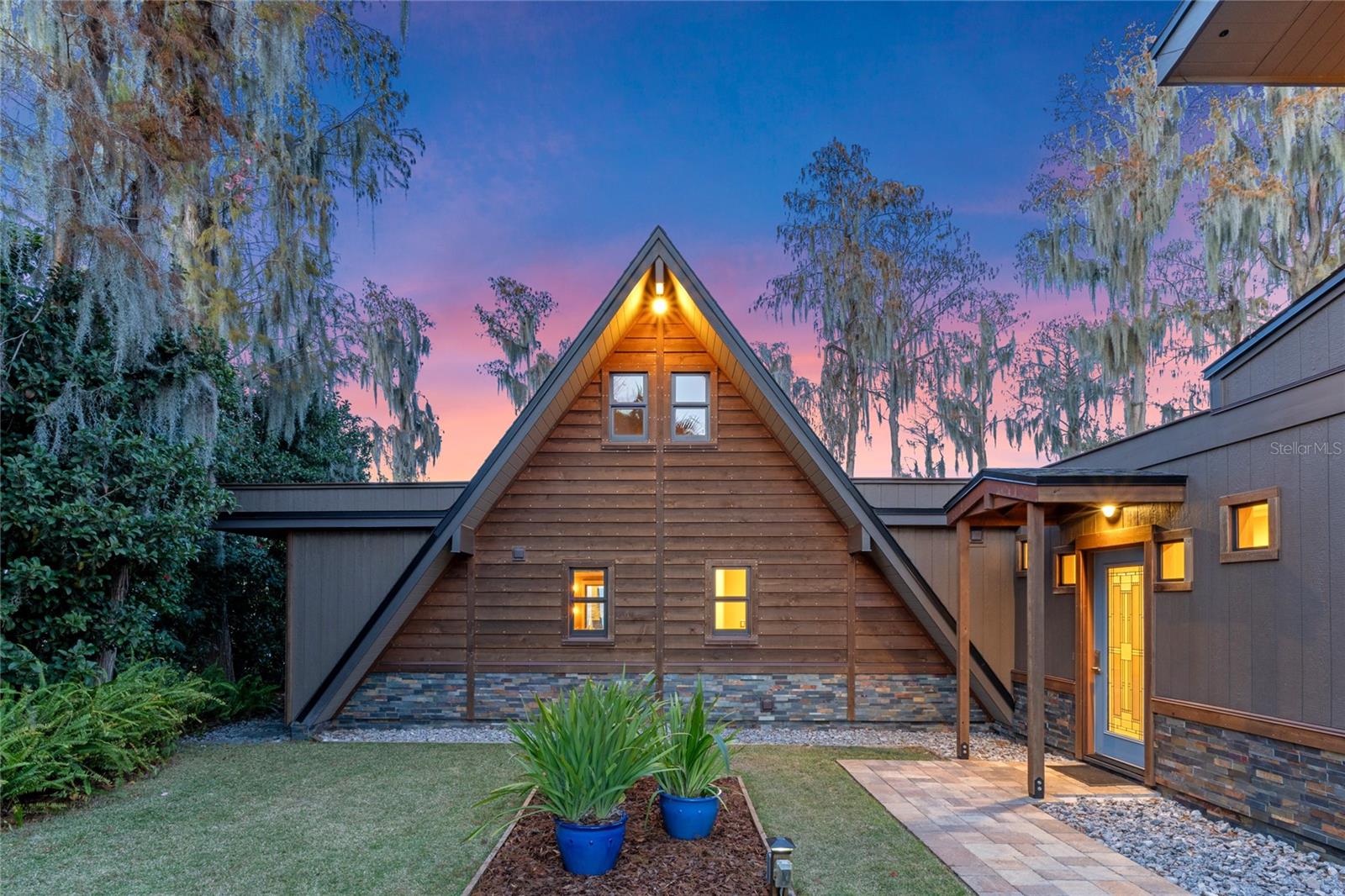 CYPRESS SHORES - Residential