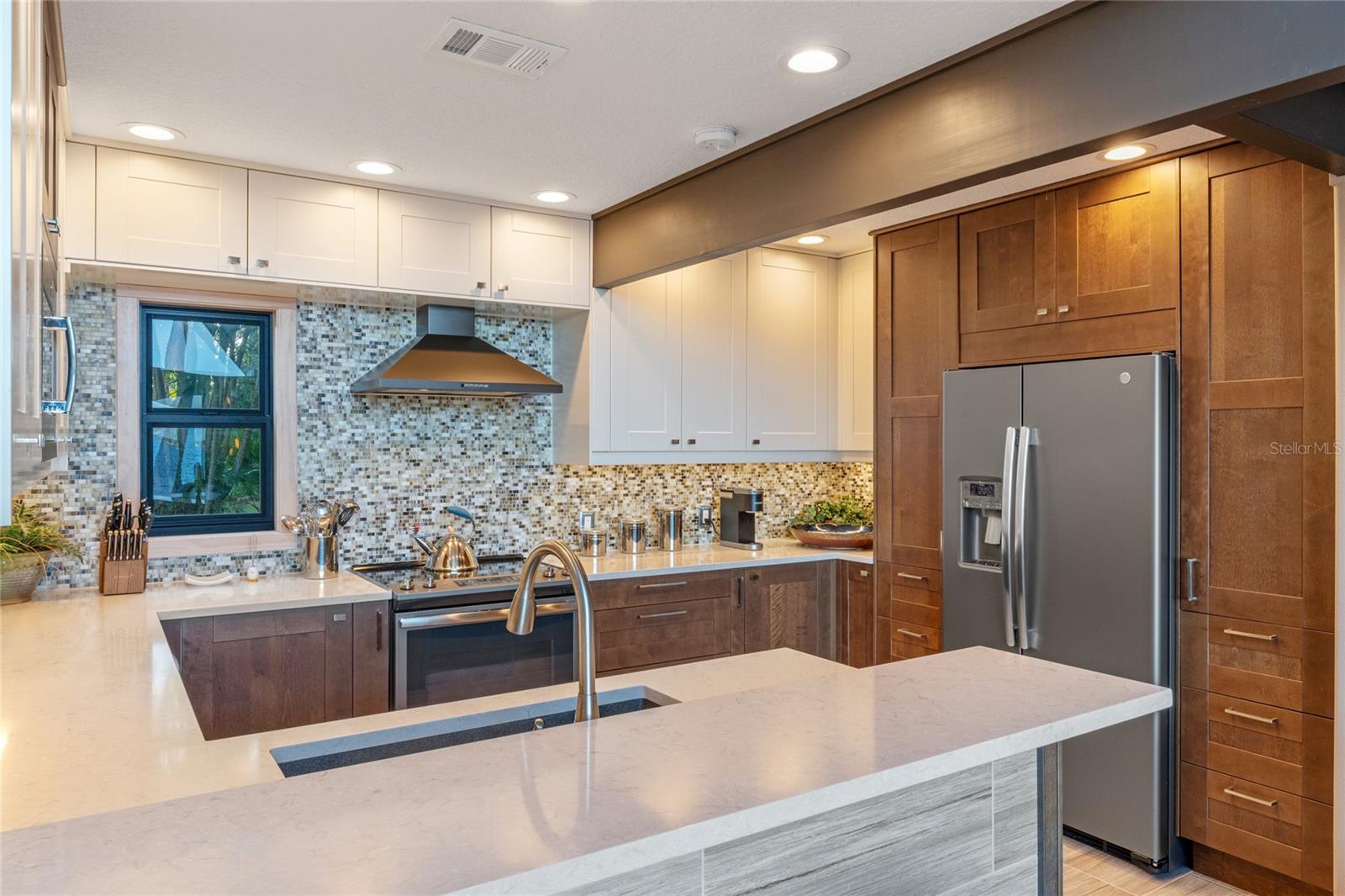 CYPRESS SHORES - Residential