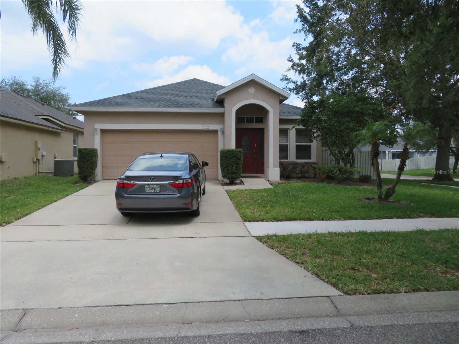 Stunning House on the corner lot, with fenced back yard and large screened porch. Tiles and wood Floor Through out. 3 bedrooms, 2 bathrooms, living and family rooms, open kitchen with granite countertops and stainless Steel appliances. dining room. laundry room, 2 car garages.
It is located in most desirable location Hunters Creek, close to John Young pkwy, shopping, restaurants. and great schools.