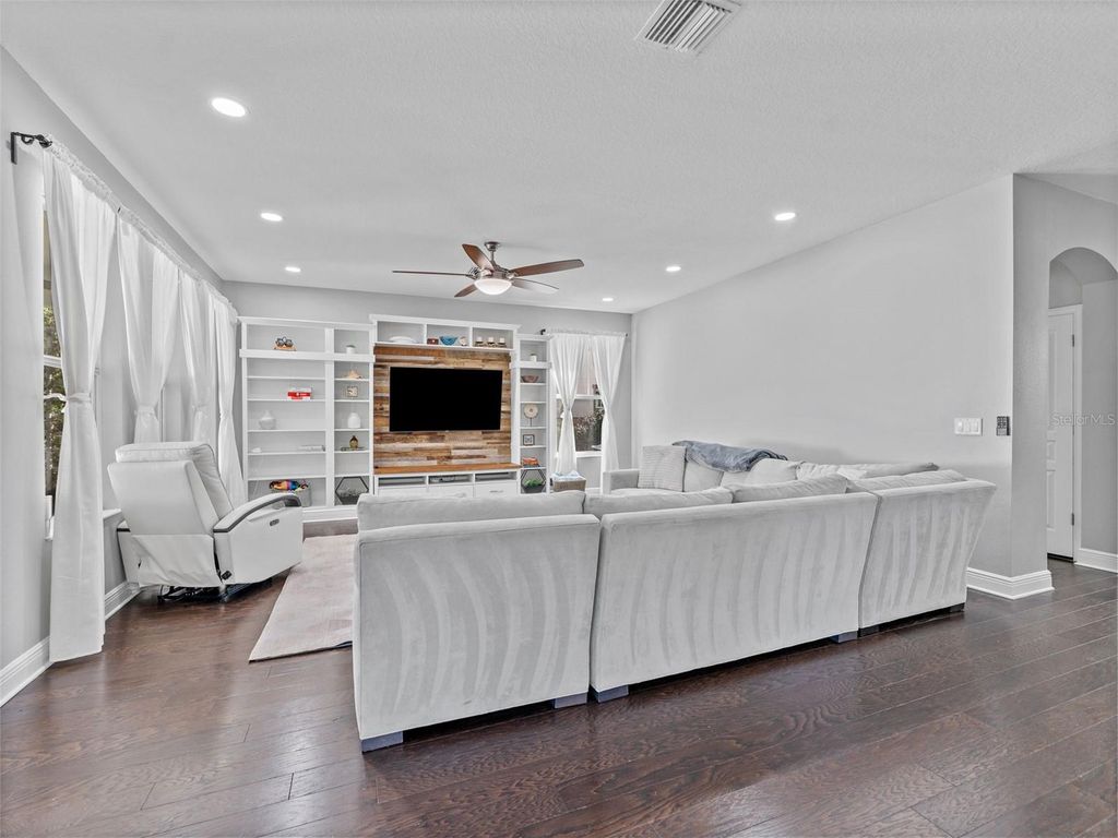 Photo of 135 24th Avenue S, St Petersburg, FL 33705 (MLS # TB8467088)