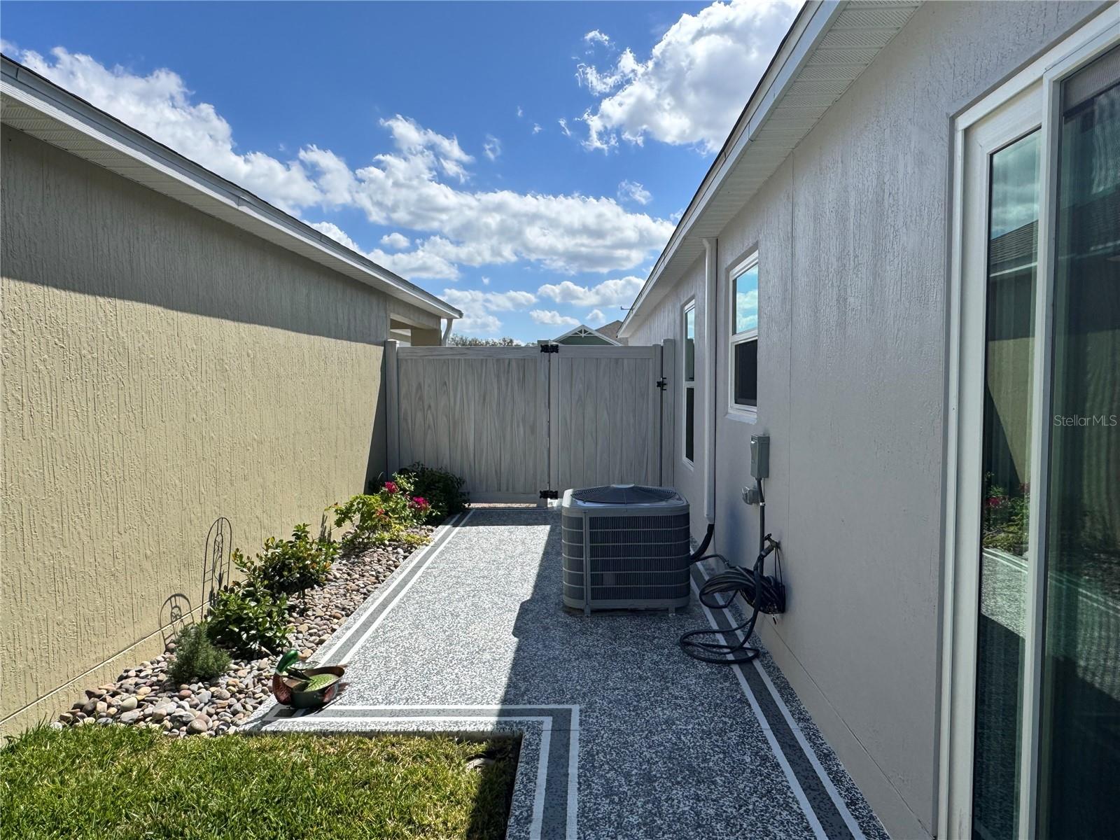 511 VAN DEEN PLACE