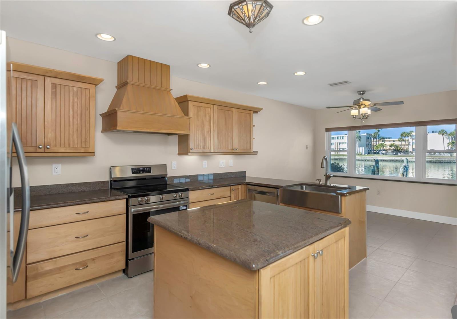 PASADENA SHORES - Residential