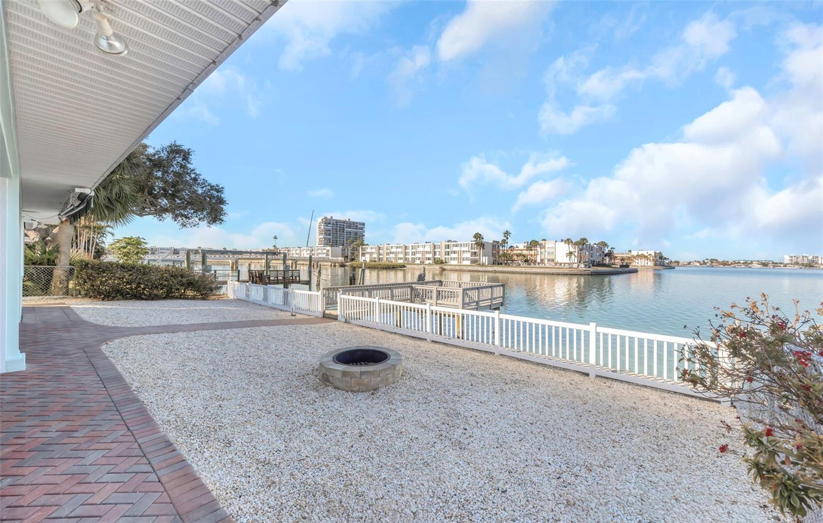 PASADENA SHORES - Residential