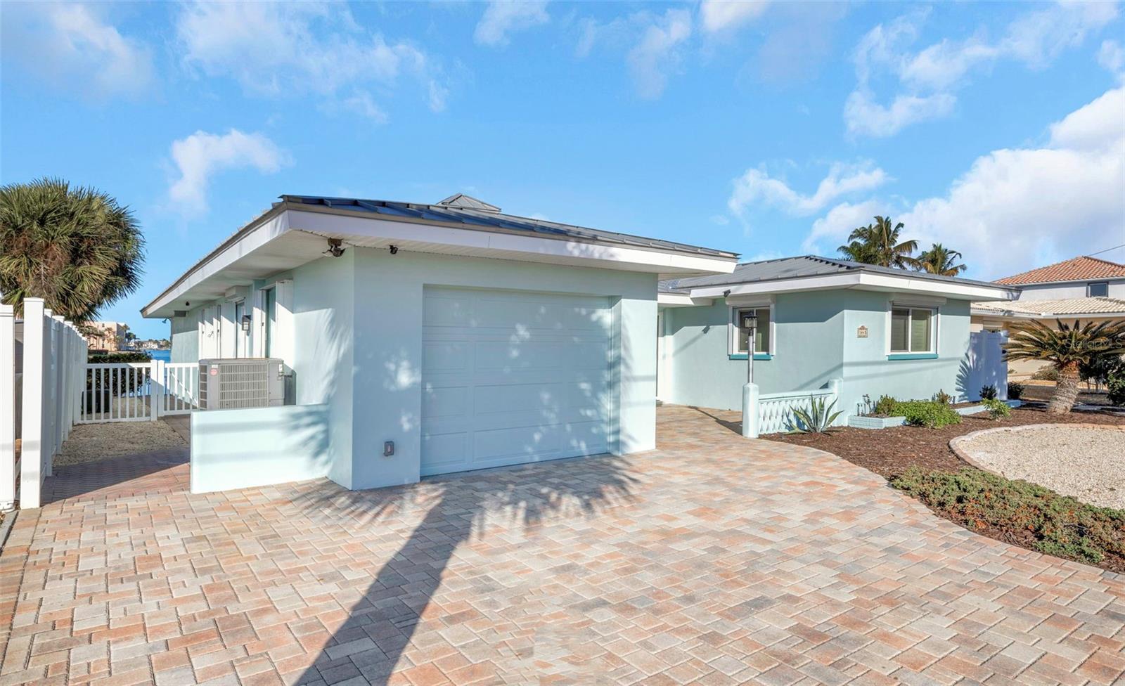PASADENA SHORES - Residential