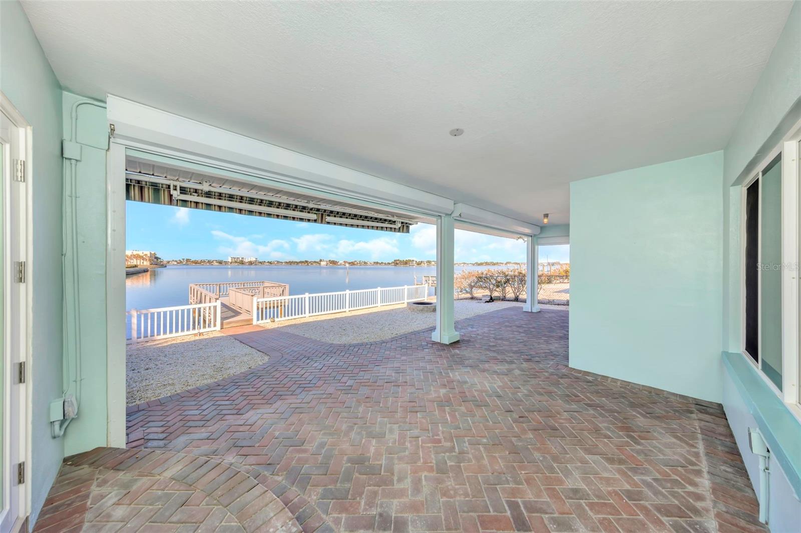 PASADENA SHORES - Residential