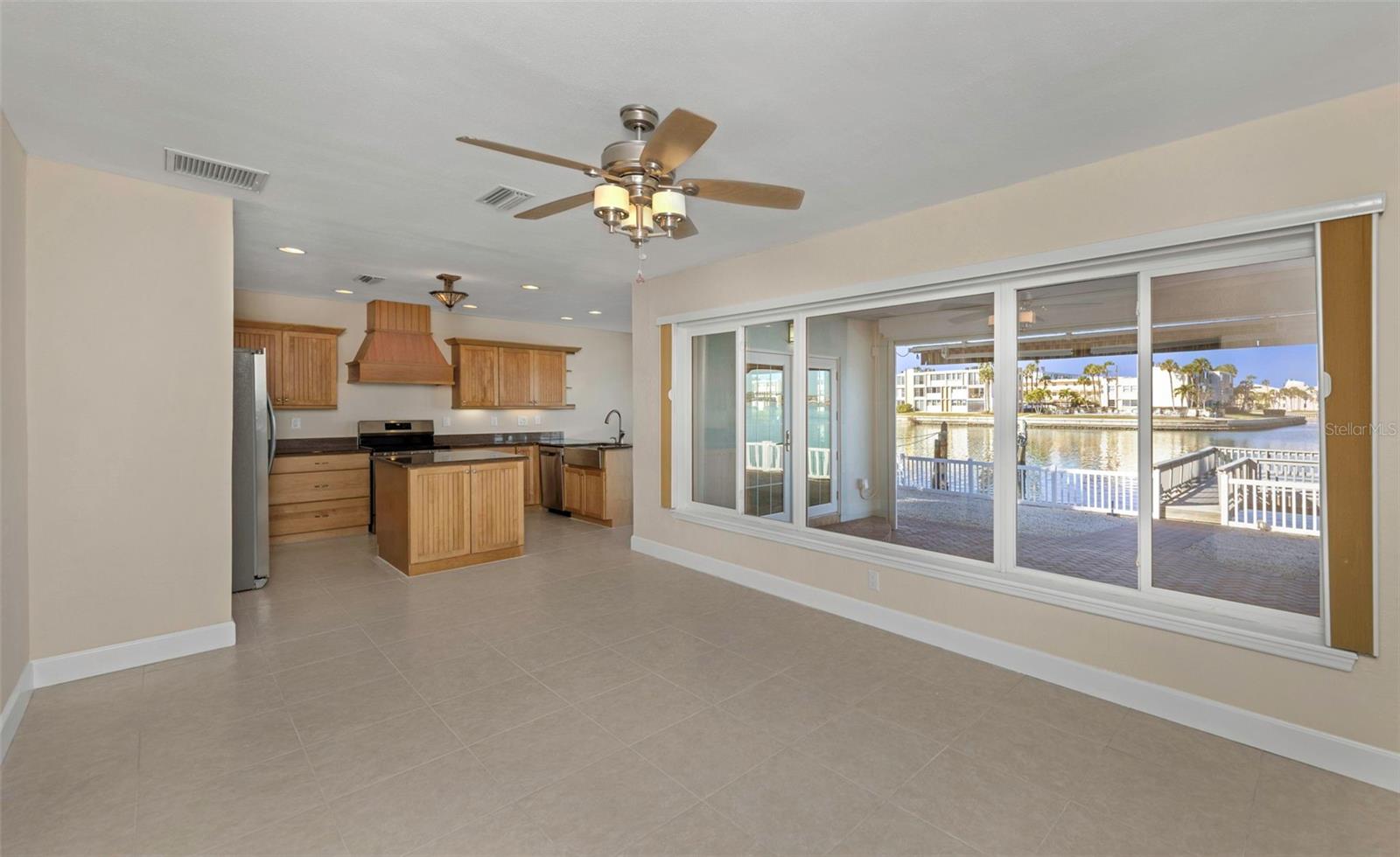 PASADENA SHORES - Residential