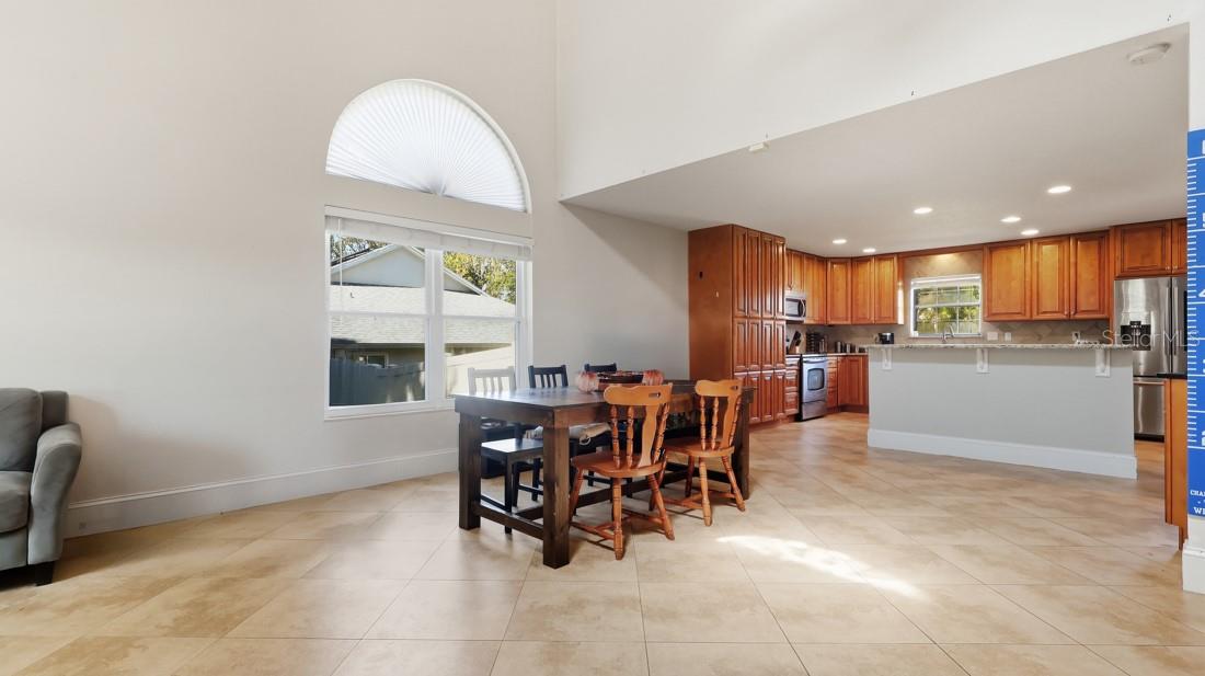 1458 ROYAL CIRCLE