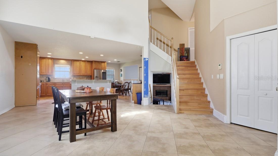 1458 ROYAL CIRCLE