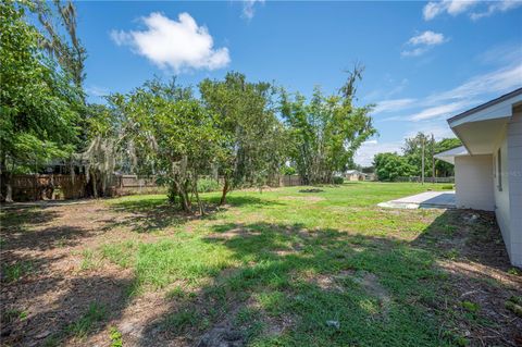 A home in LAKELAND