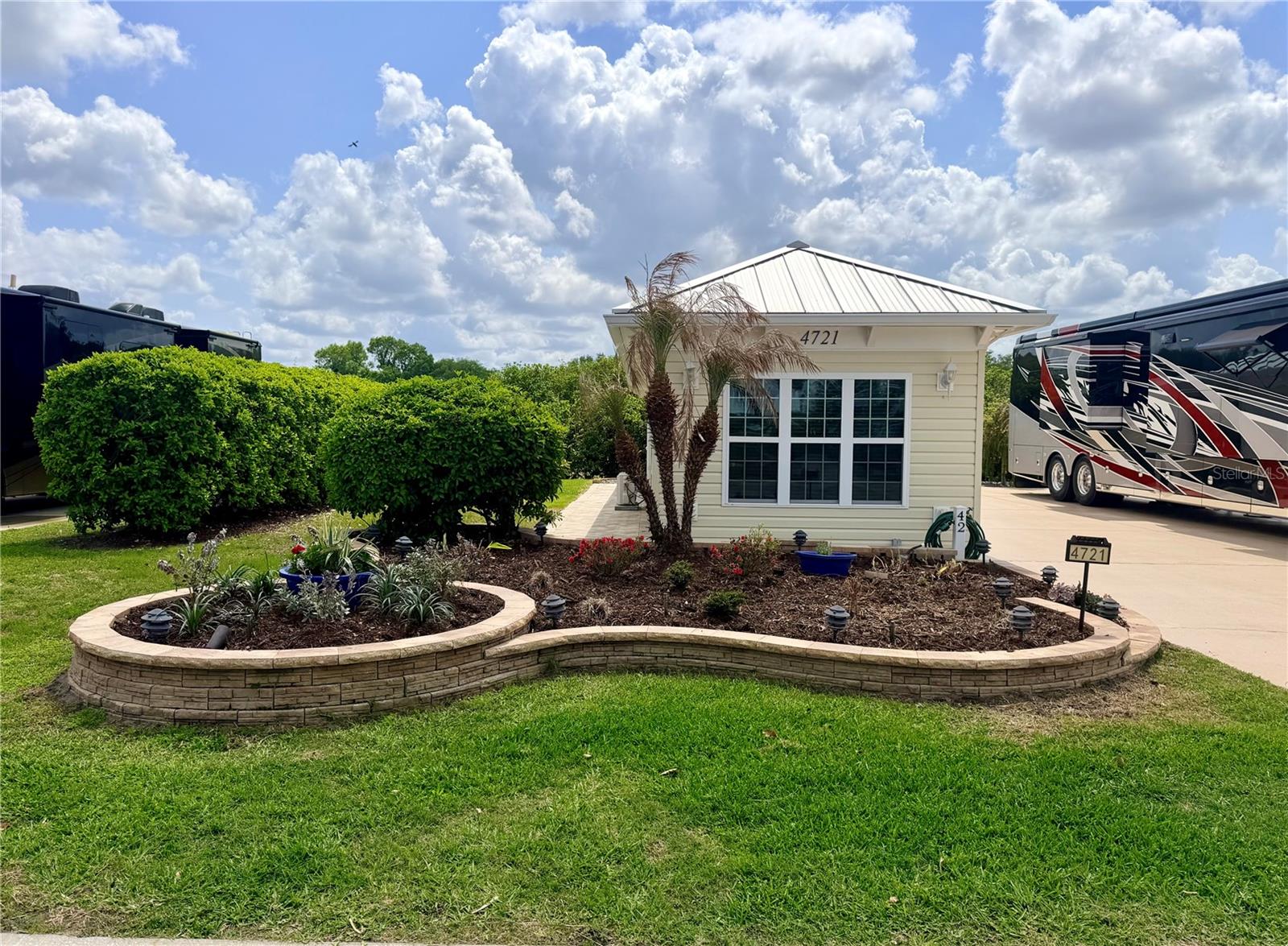 FLORIDA GRANDE MOTOR COACH RESIDENCE - Land