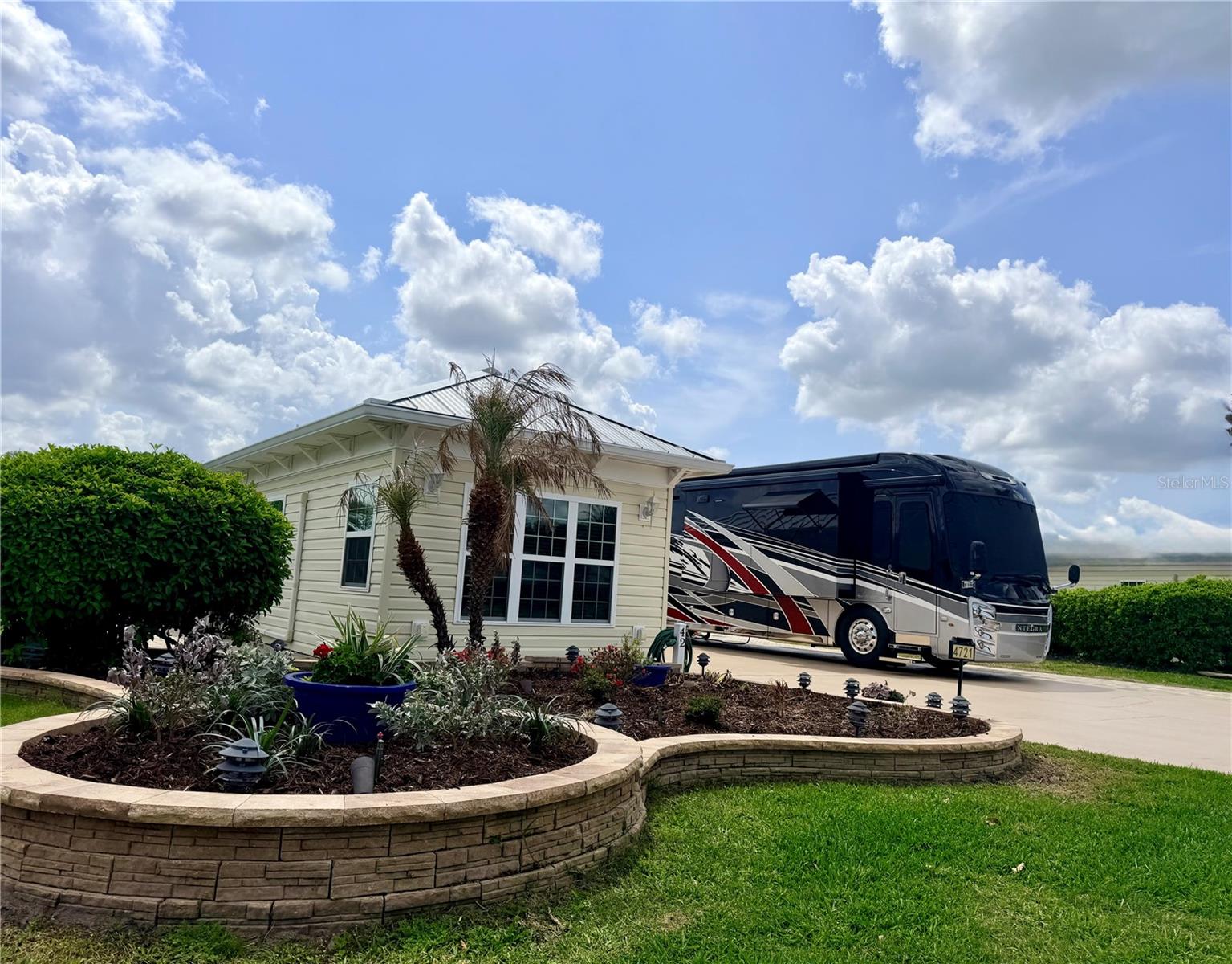 FLORIDA GRANDE MOTOR COACH RESIDENCE - Land