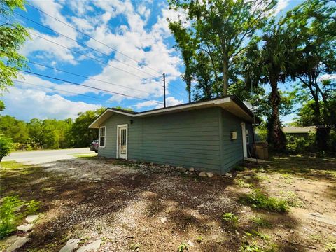 Photo of 2414 E Orange Avenue, Eustis, FL 32726 (MLS # O6308164) Photo of 2414 E Orange Avenue, Eustis, FL 32726 (MLS # O6308164)