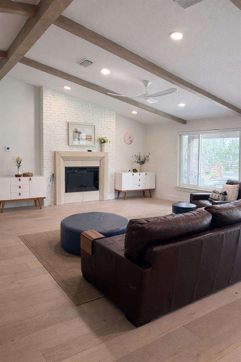 LAKE HART ESTATE - Residential