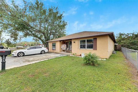 A home in LAKELAND