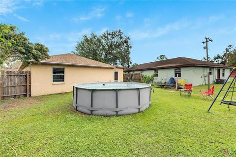 A home in LAKELAND