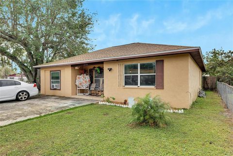 A home in LAKELAND