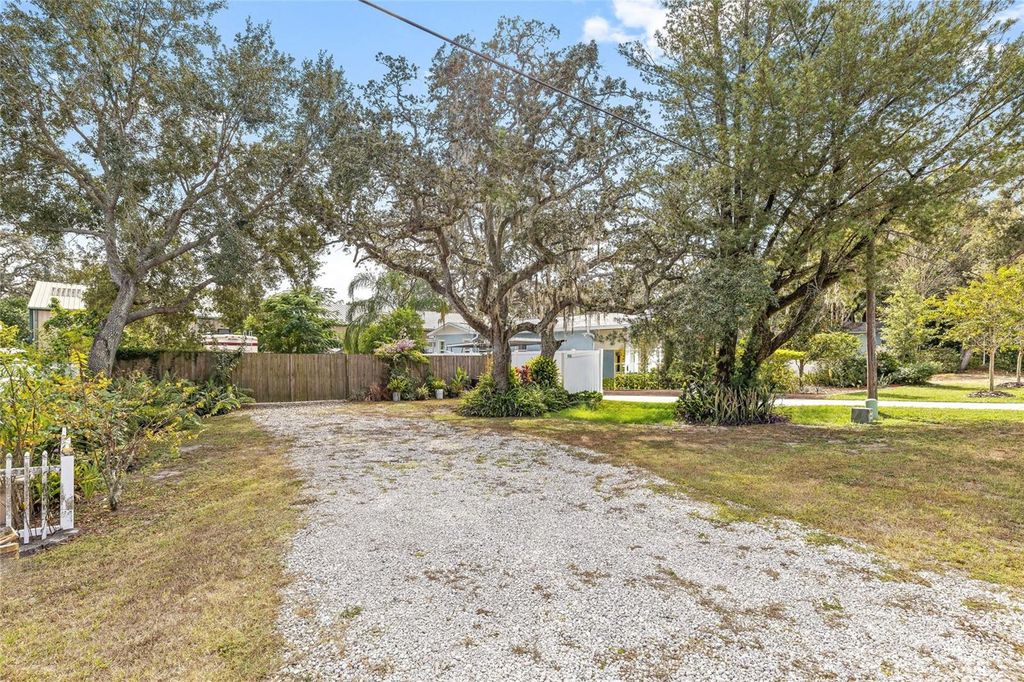 Photo of 1020 W Rambla Street, Tampa, FL 33612 (MLS # TB8443806)