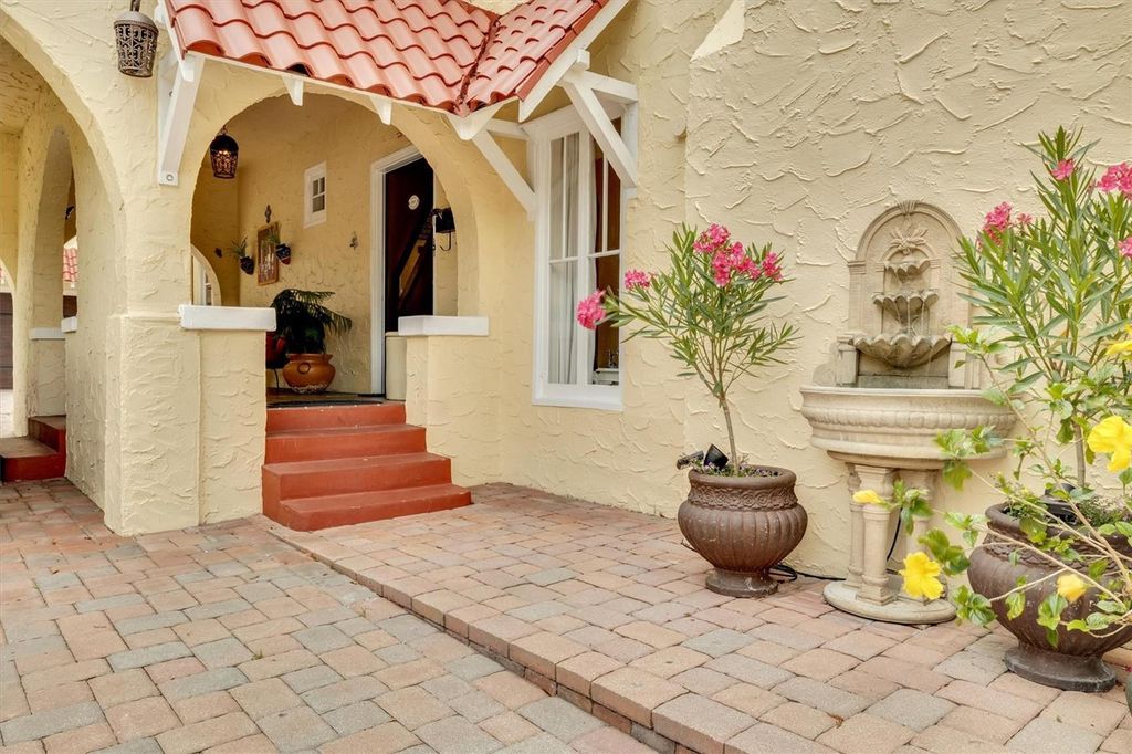 Photo of Lakeland, FL 33803 (MLS # L4958868)