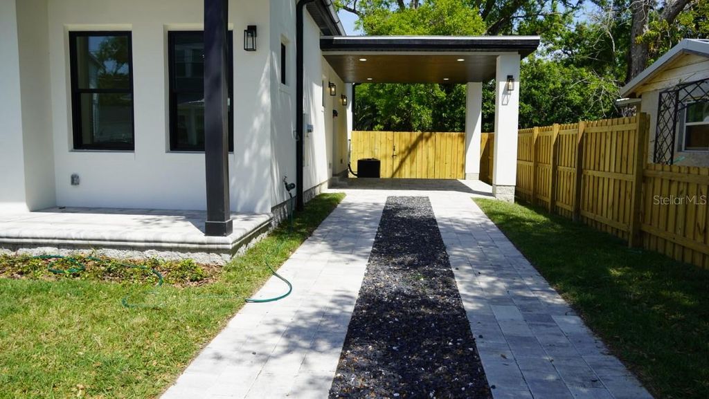 Photo of 2604 E 11th Avenue, Tampa, FL 33605 (MLS # A4662895)