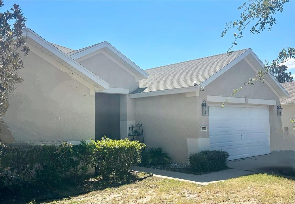 Photo of 3921 SW 58th Avenue, Ocala, FL 34474 (MLS # OM710854)