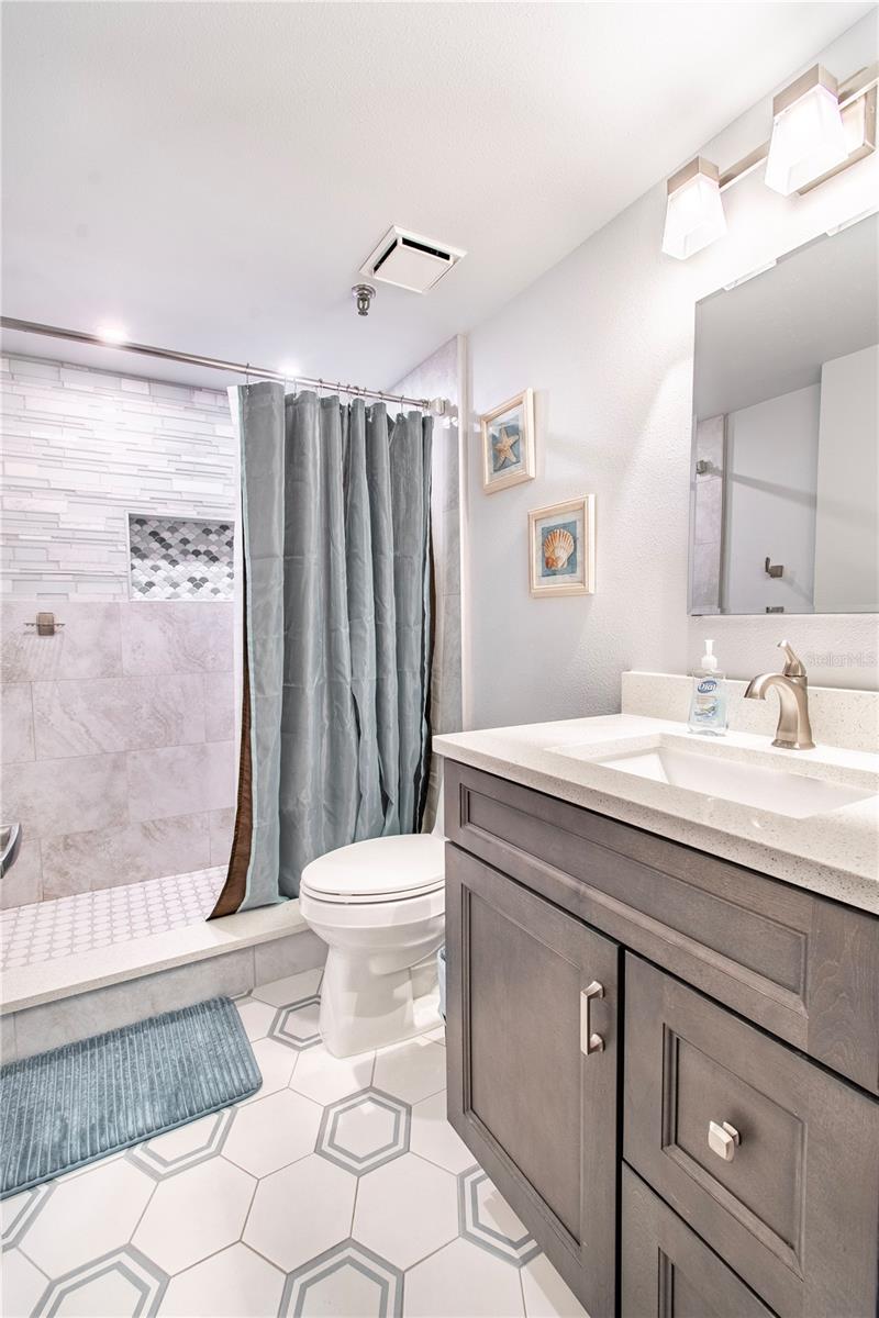 MADEIRA TOWERS CONDO - Residential