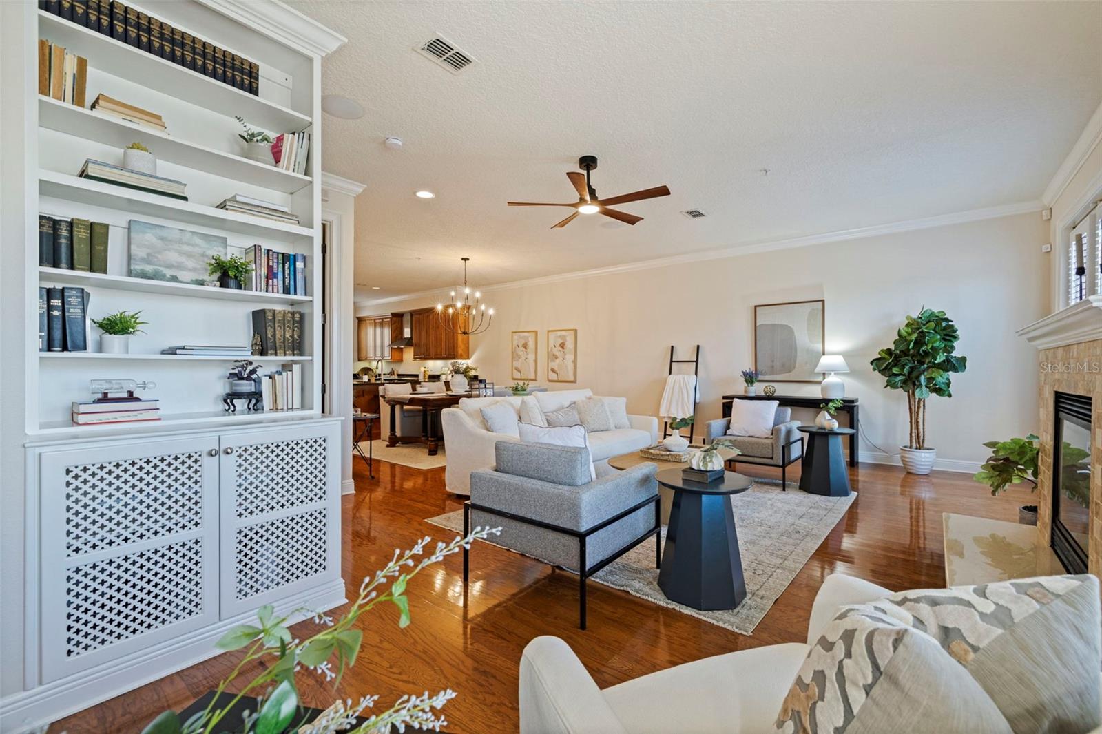 114 E DAVIS BOULEVARD 4