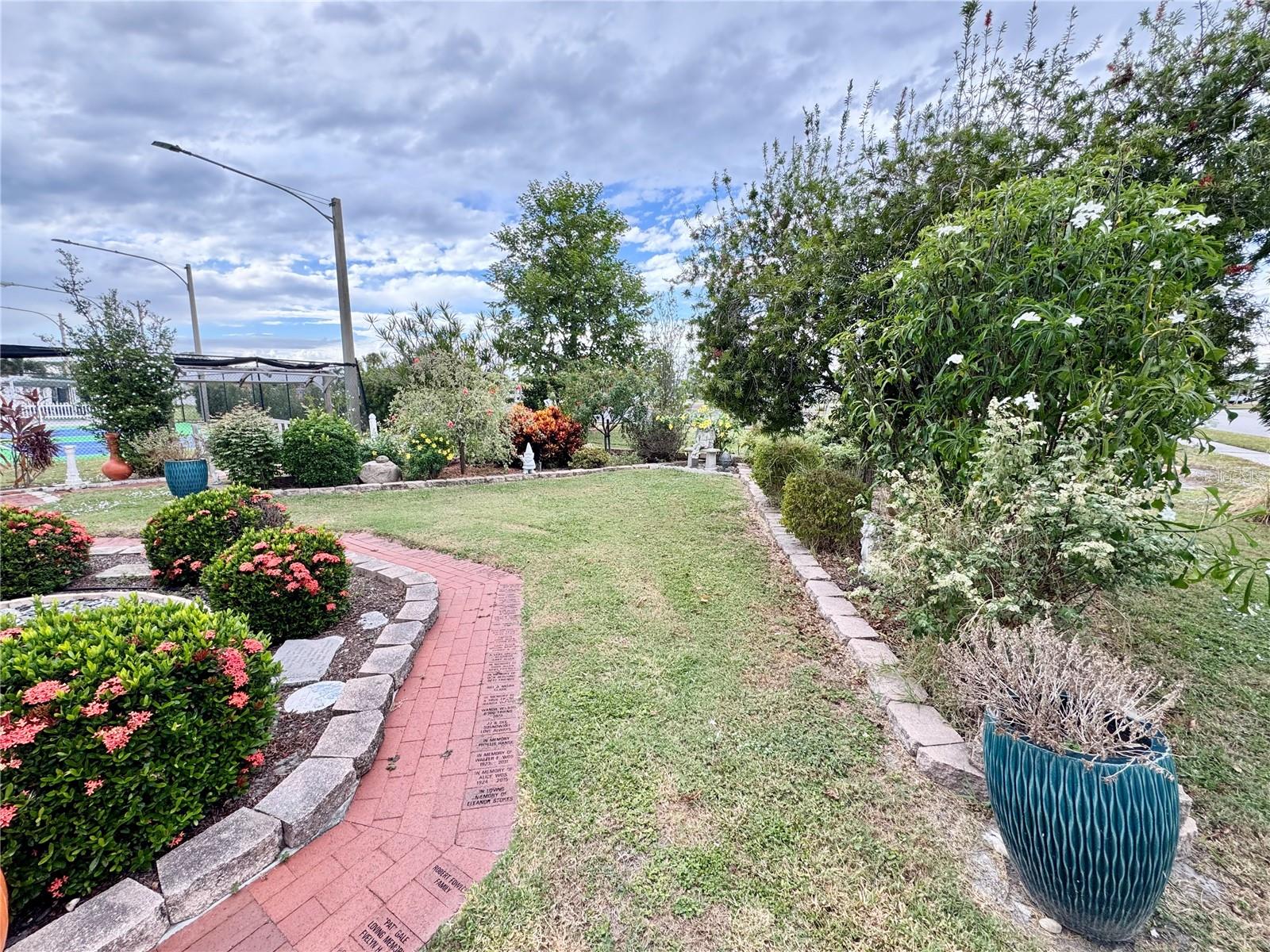 TRI-PAR ESTATES - Residential