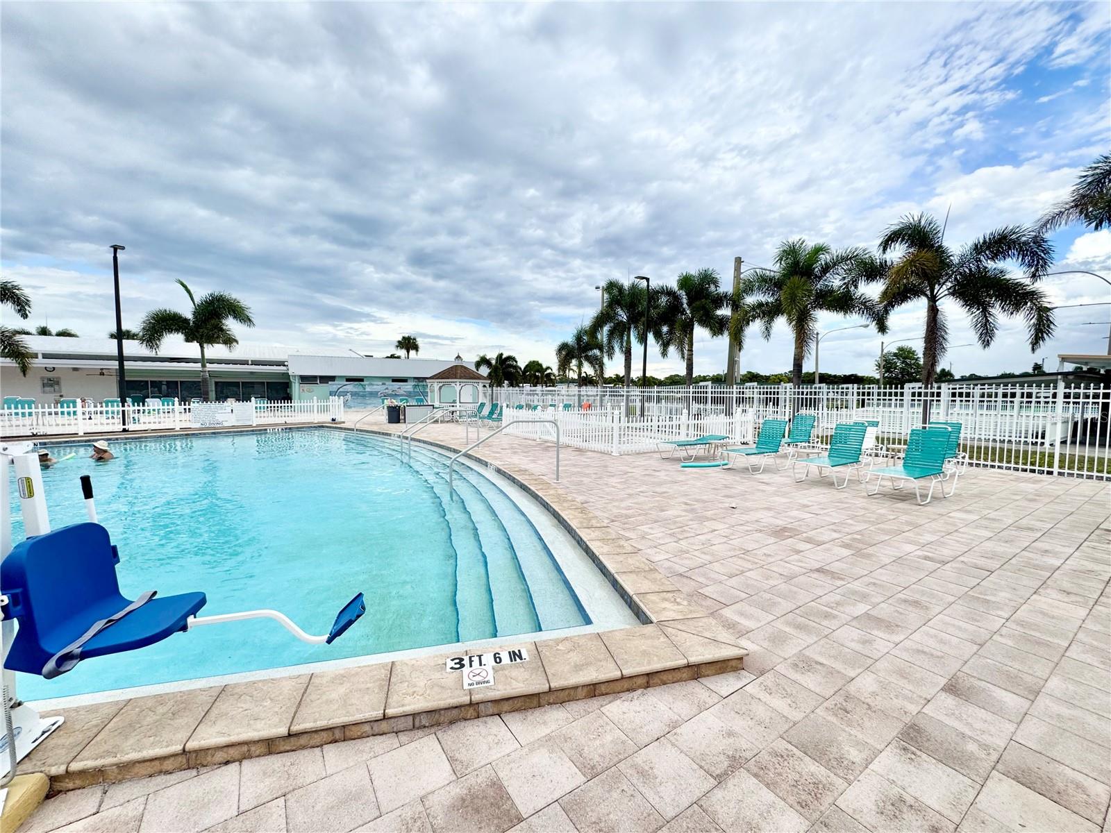 TRI-PAR ESTATES - Residential