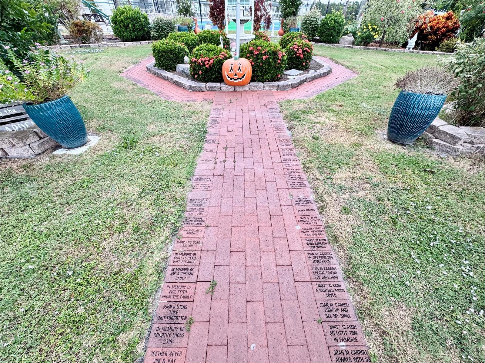 TRI-PAR ESTATES - Residential